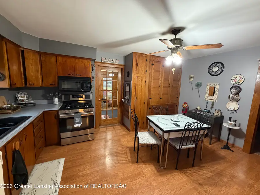 806 S Church Street, Saint Johns, MI 48879 - Image #2