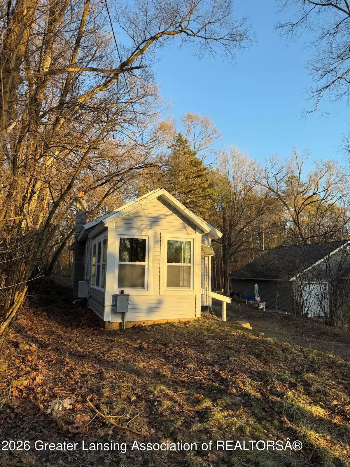 2401 Vining Street, Jackson, MI 49203 - Image #1