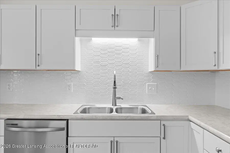 2011 E Provincial House Drive, Lansing, MI 48910 - Image #2