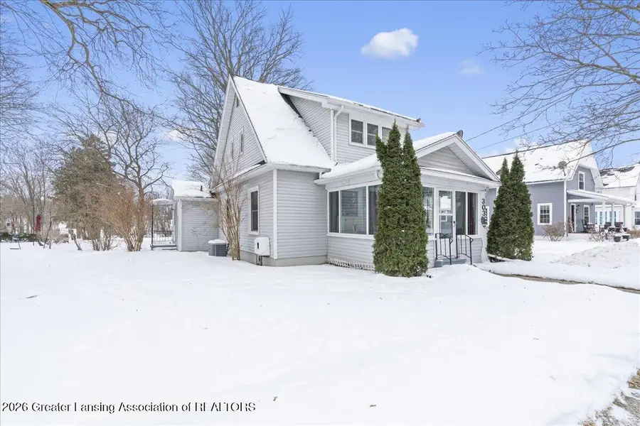 303 W Washington Street, Dewitt, MI 48820 - #2