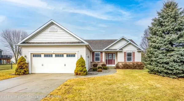 992 Pennine Ridge Way, Grand Ledge, MI 48837