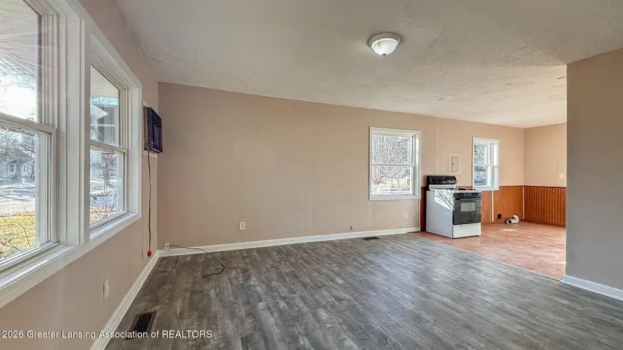 1514 W Stewart Street, Owosso, MI 48867 - #2