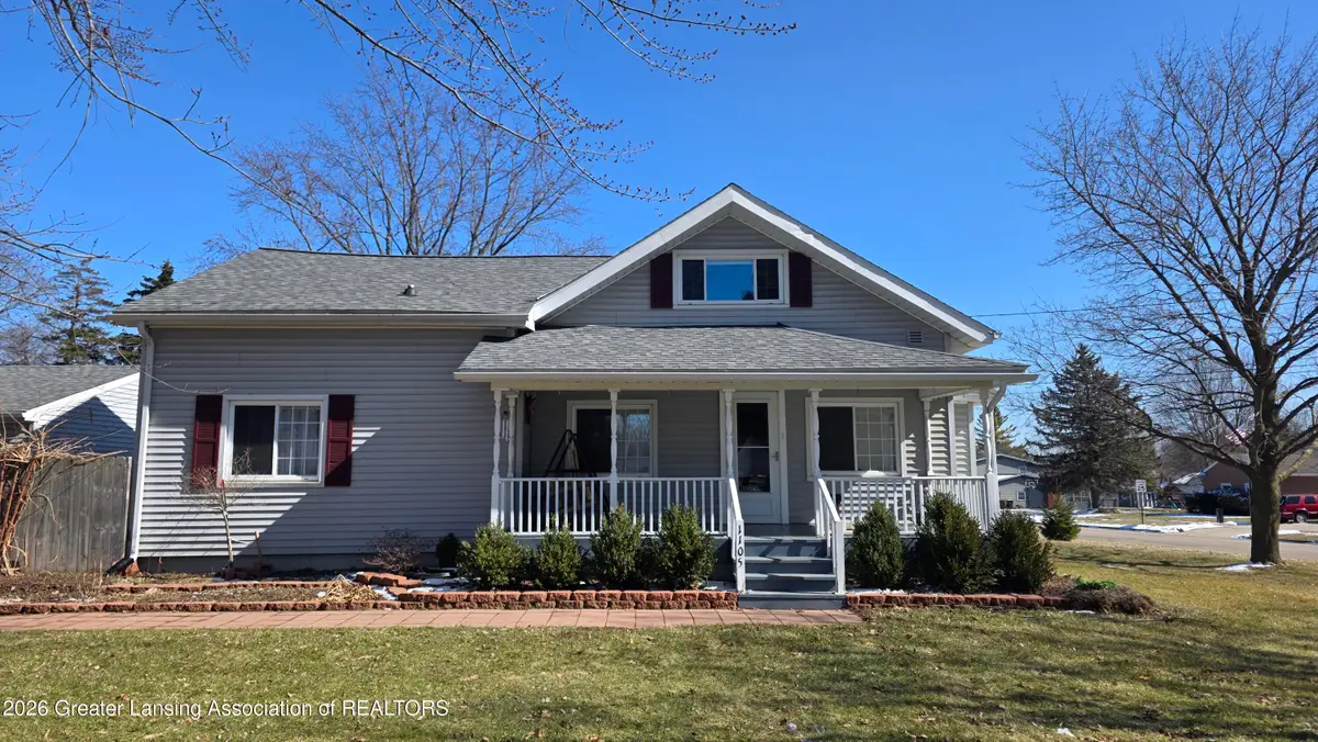 1105 S Swegles Street, Saint Johns, MI 48879 - #1