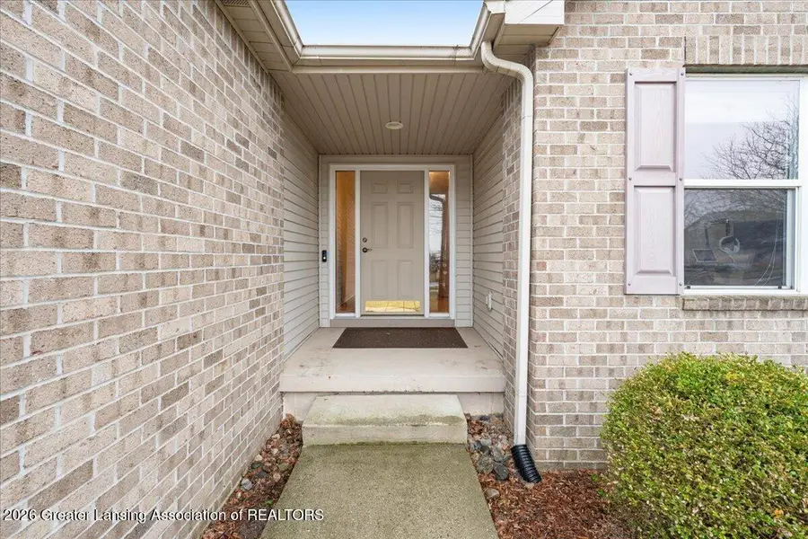 981 Saint Johns Chase, Grand Ledge, MI 48837 - #2