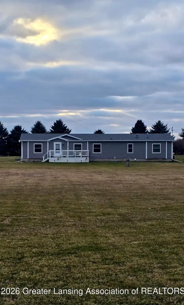 841 N Warren Road, Ovid, MI 48866