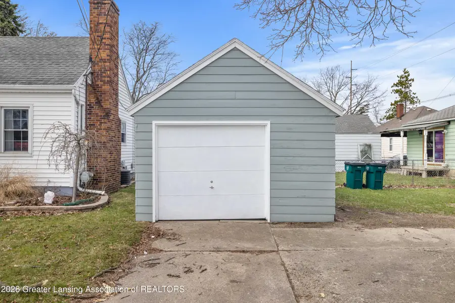 2718 E Grand River Avenue, Lansing, MI 48912 - #2