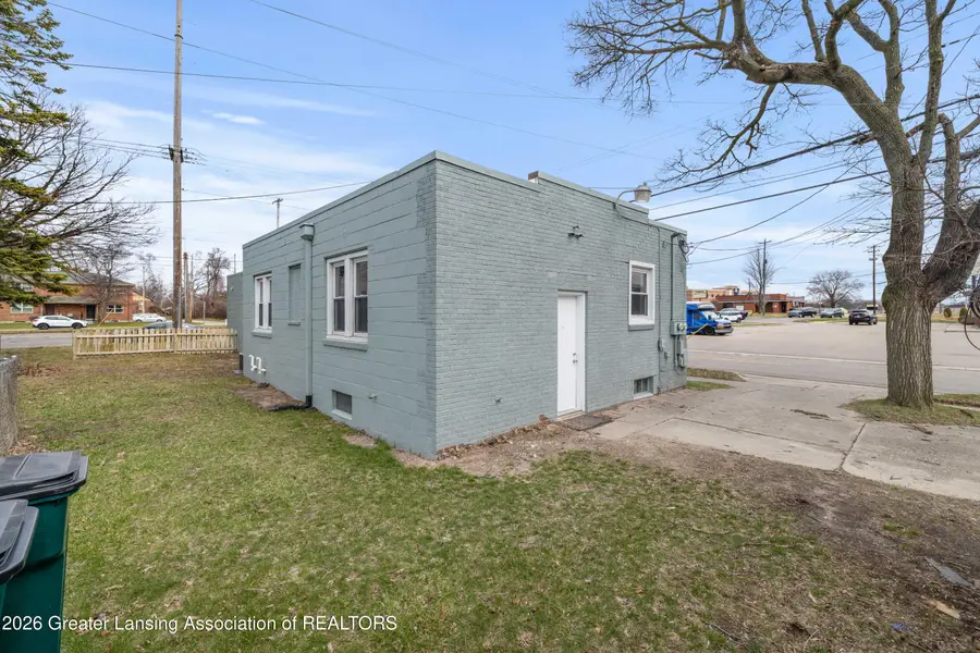 2718 E Grand River Avenue, Lansing, MI 48912 - #3