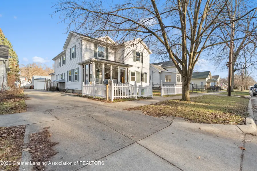 603 S Clinton Avenue, Saint Johns, MI 48879 - #3