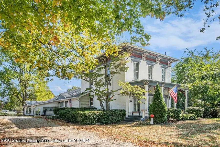 812 N Clinton Street, Grand Ledge, MI 48837 - #3