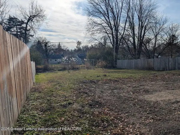 2817 W Willow Street, Lansing, MI 48917