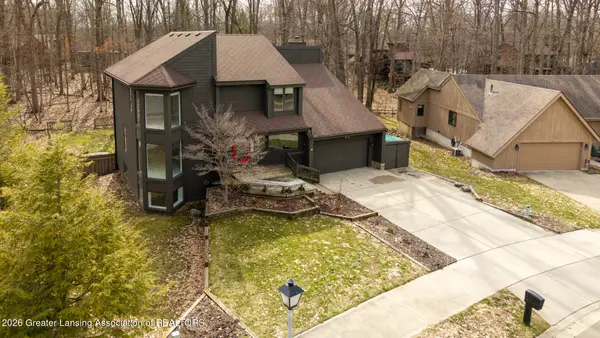6101 Oak Park Trail, Haslett, MI 48840
