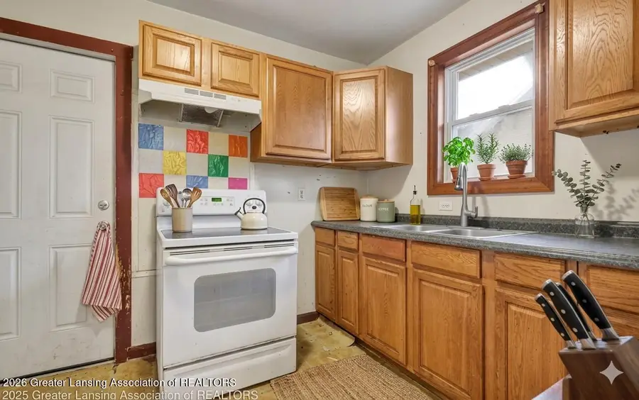 910 S Holmes Street, Lansing, MI 48912 - #3