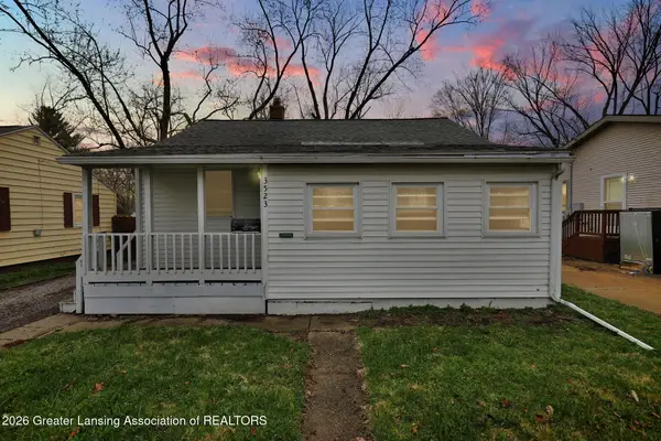 3523 Parkway Drive, Lansing, MI 48910