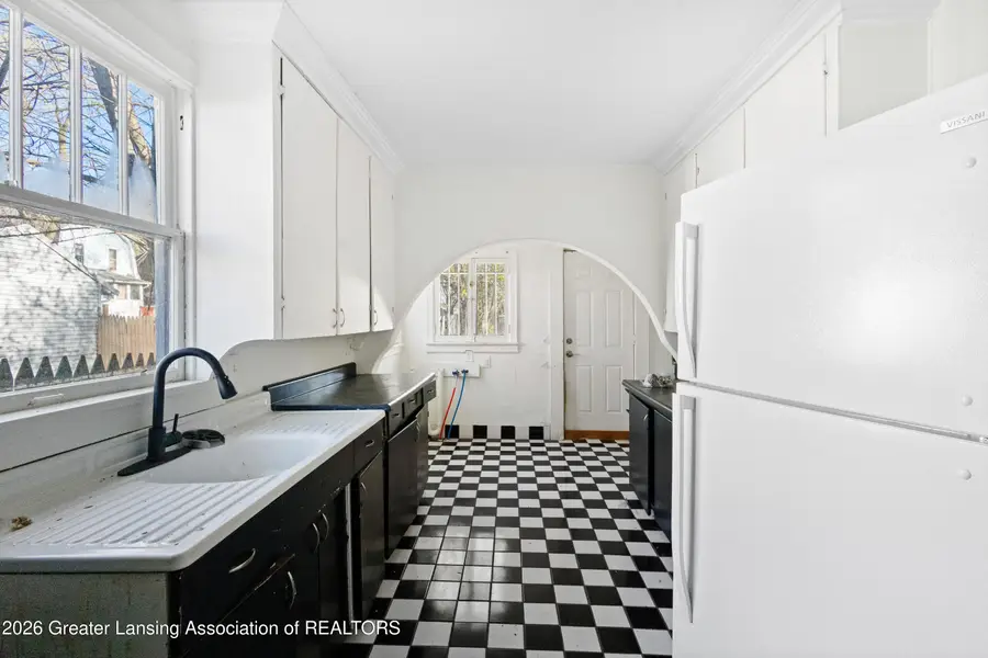 516 Smith Avenue, Lansing, MI 48910 - #2