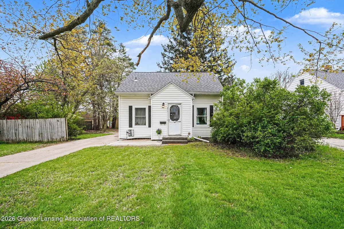 211 W Berry Avenue, Lansing, MI 48910 - #1