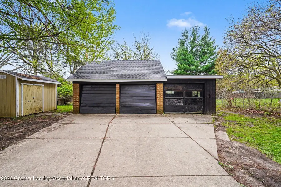 211 W Berry Avenue, Lansing, MI 48910 - #2