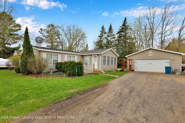 114 Flora Avenue, Houghton Lake, MI 48629