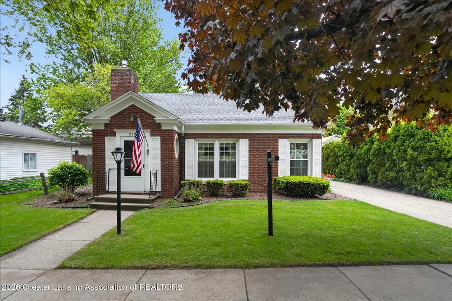 207 E Mcconnell Street, Saint Johns, MI 48879 - #2