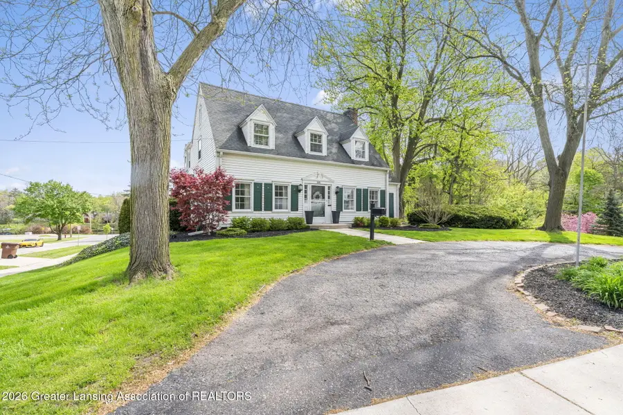 603 E Jefferson Street, Grand Ledge, MI 48837 - #2