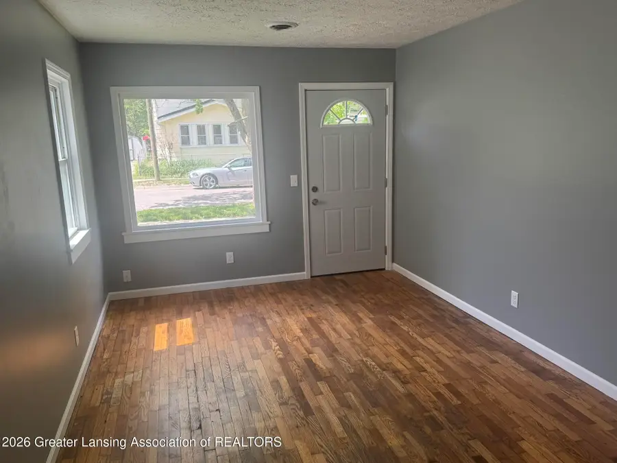 517 S Fairview Avenue, Lansing, MI 48912 - #2