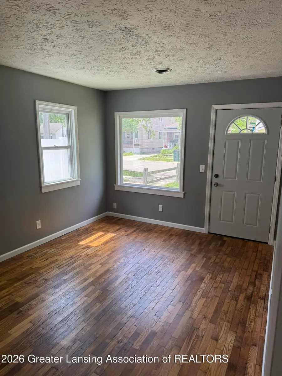 517 S Fairview Avenue, Lansing, MI 48912 - #3