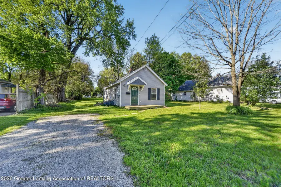 320 E Hodge Avenue, Lansing, MI 48910 - #2