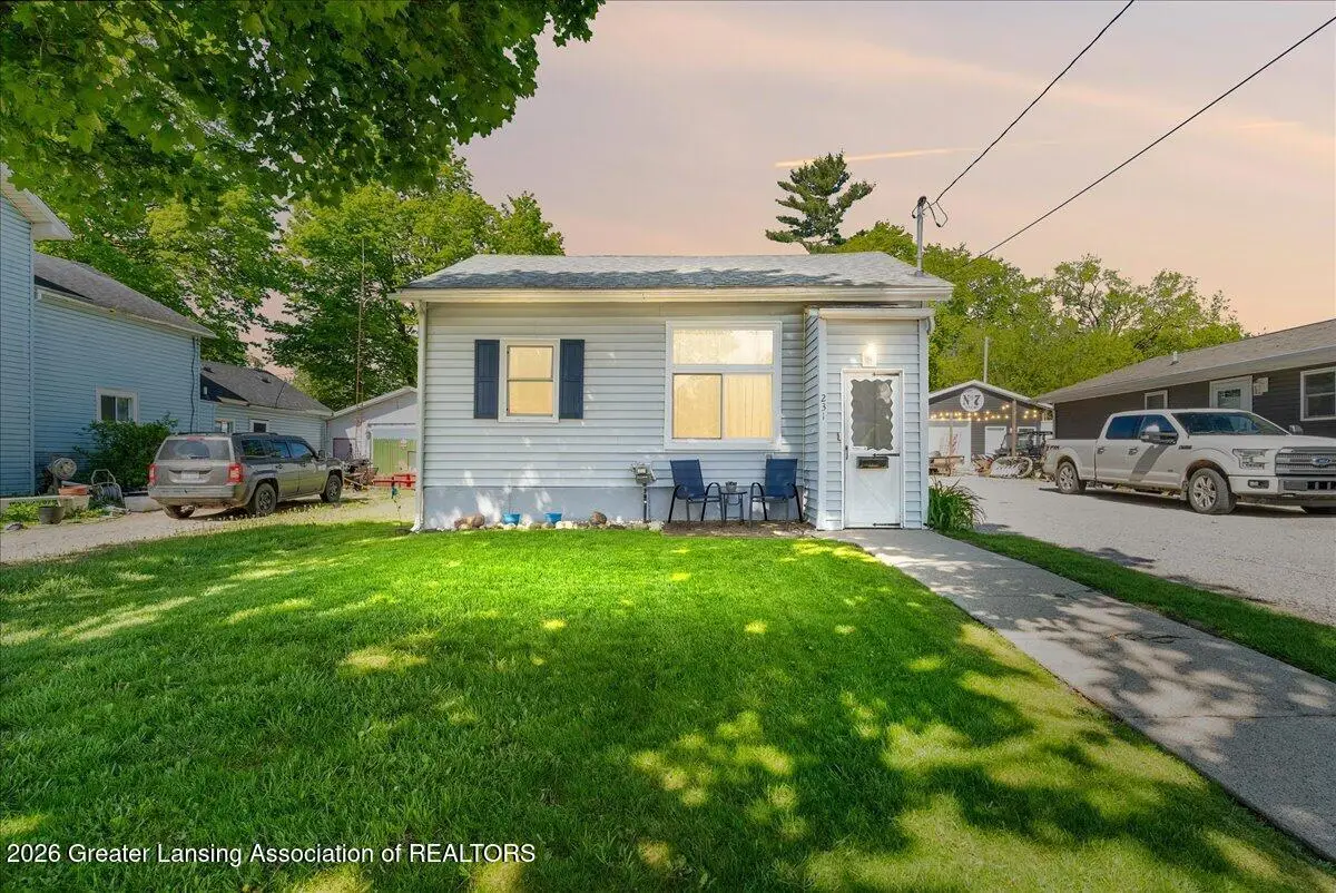 231 N Sheldon Street, Charlotte, MI 48813 - #1