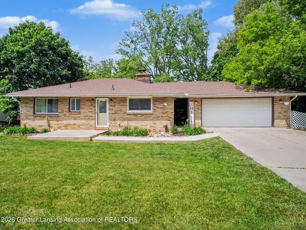 805 Dryer Farm Road, Lansing, MI 48917