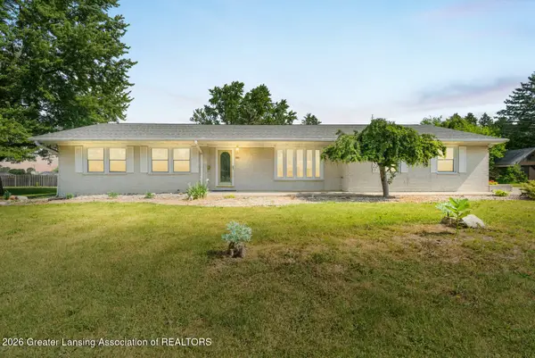 900 W Mcconnell Street, St. Johns, MI 48879