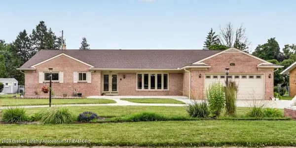2915 N Cambridge Road, Lansing, MI 48911