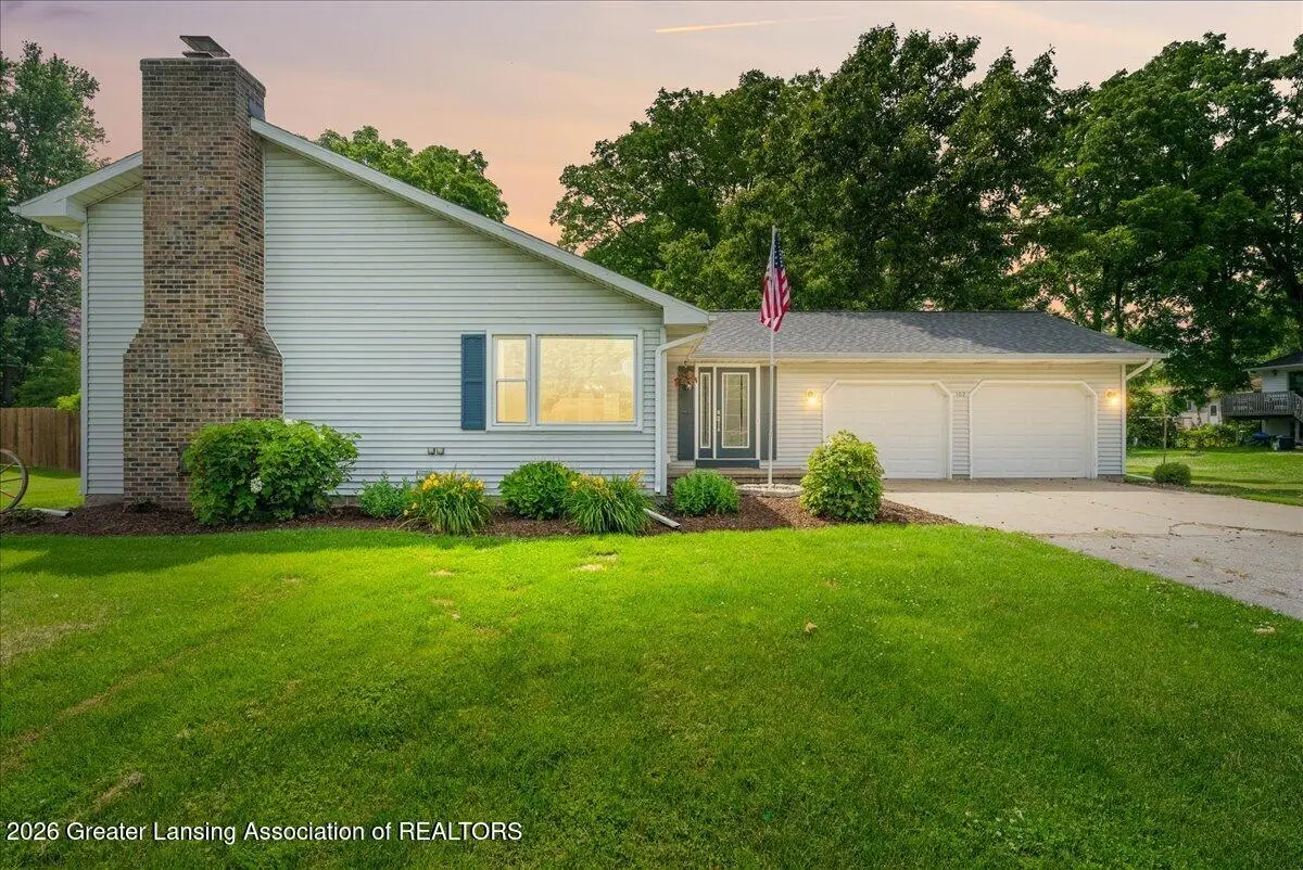 102 Wicklow Road, Eaton Rapids, MI 48827 - #1