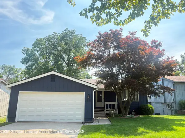 2731 Aurora Drive, Lansing, MI 48910