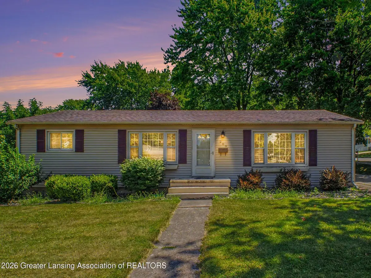 209 S Morton Street, Saint Johns, MI 48879 - #1