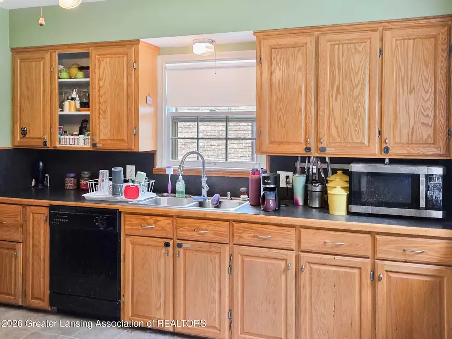 637 Pacific Avenue, Lansing, MI 48910 - #3