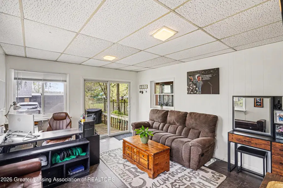 211 W Berry Avenue, Lansing, MI 48910 - #3