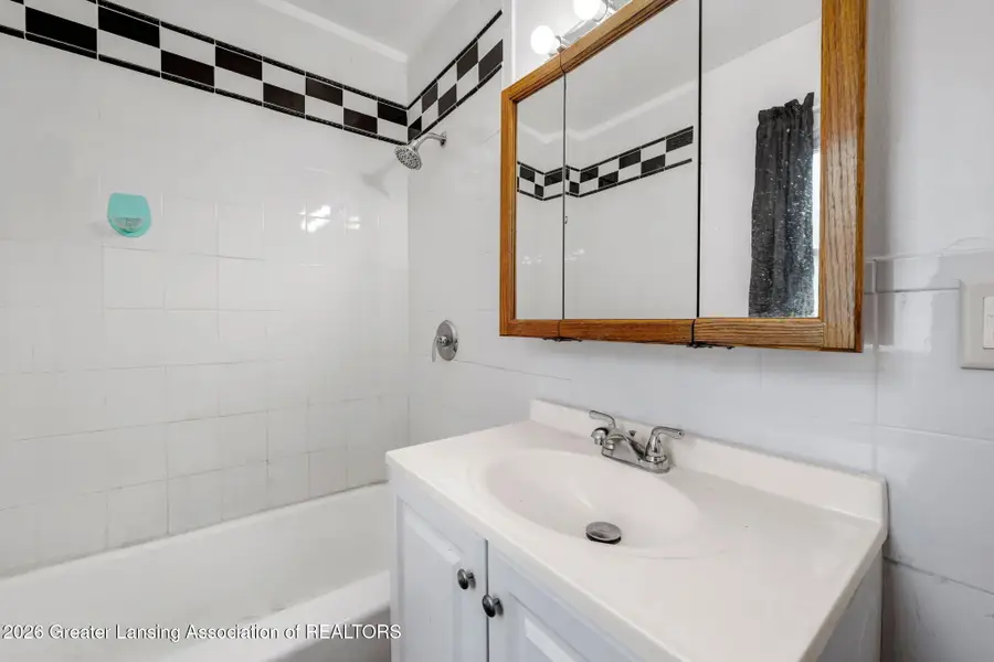 218 Paris Avenue, Lansing, MI 48910 - #3