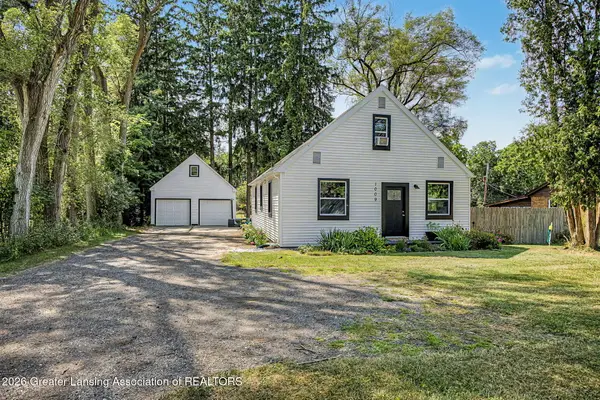 1009 N Waverly Road, Lansing, MI 48917