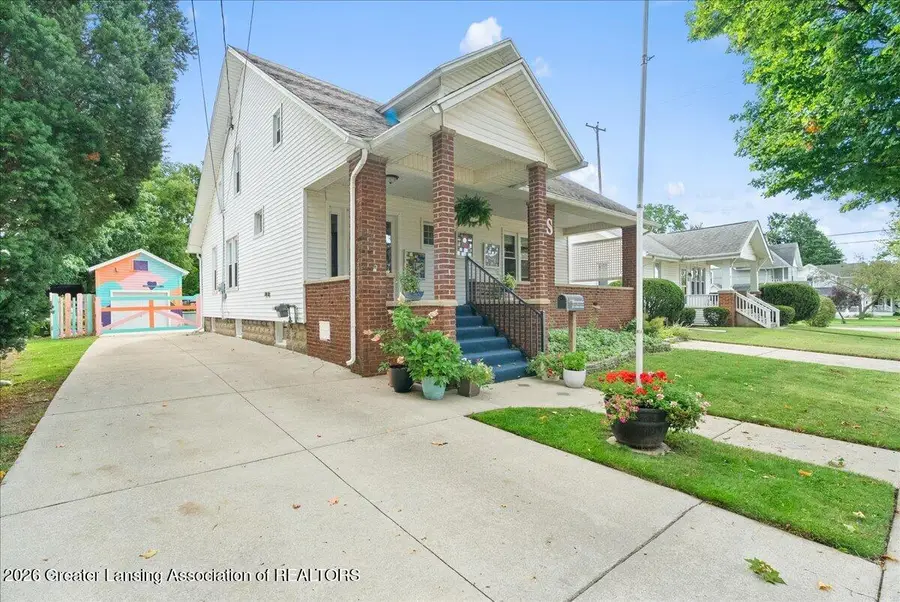 207 S Clinton Avenue, Saint Johns, MI 48879 - #3