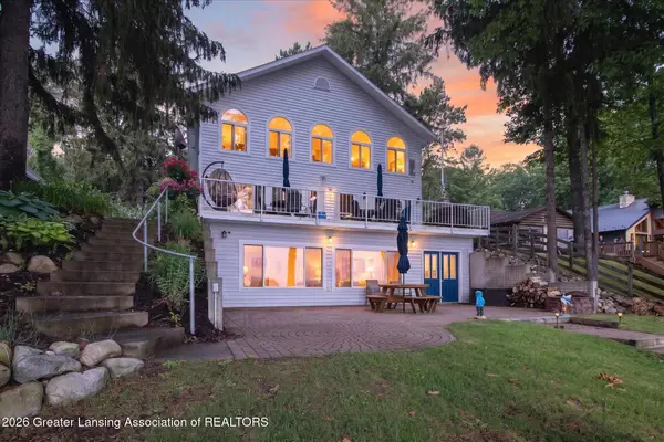 8274 W Higgins Lake Drive, Roscommon, MI 48653