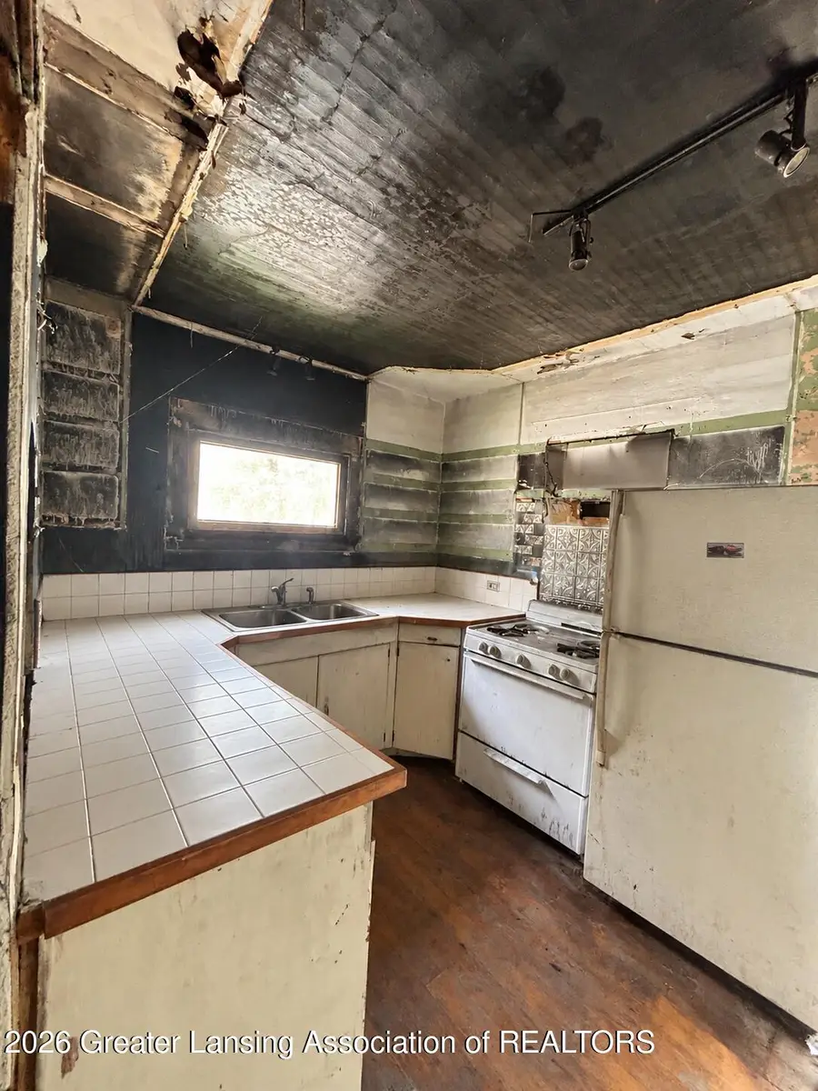 225 S Foster Avenue, Lansing, MI 48912 - #3