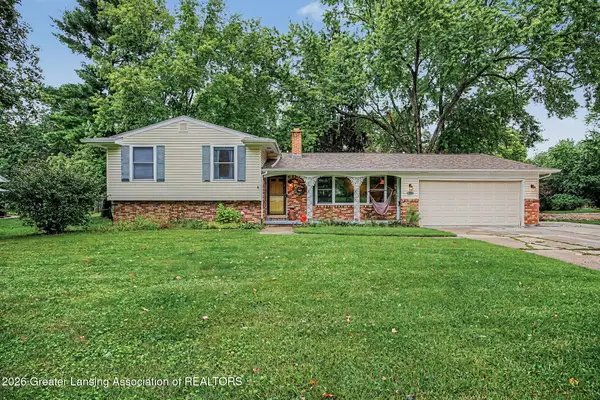 4660 Grandwoods Drive, Lansing, MI 48917