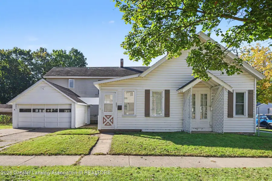221 W Stoddard Street, Charlotte, MI 48813 - #3