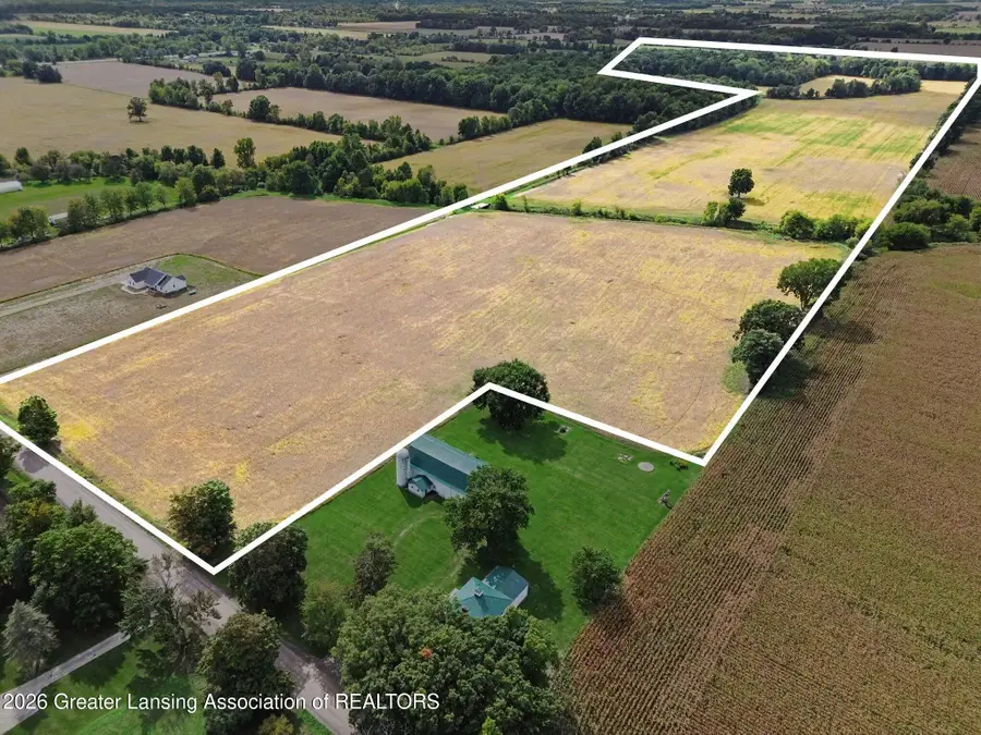 1136 S Nichols Road, Swartz Creek, MI 48473 - #2