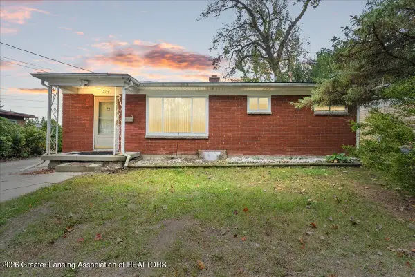 2718 W Lasalle Gardens, Lansing, MI 48912