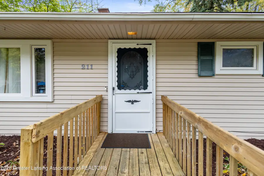 211 W Howe Avenue, Lansing, MI 48906 - #2
