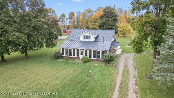 921 Mcconnell Highway, Charlotte, MI 48813