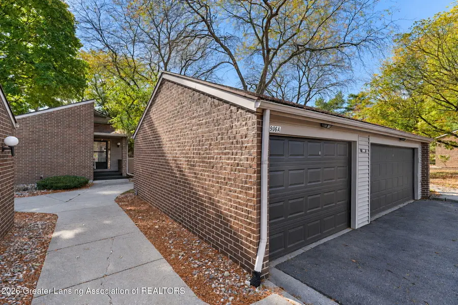 906 Montevideo #A, Lansing, MI 48917 - #3