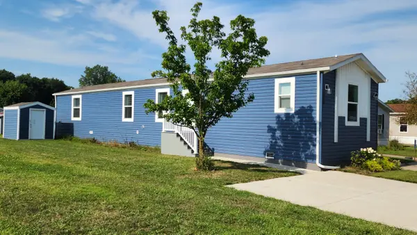 645 N Gallery Drive #98, Eaton Rapids, MI 48827