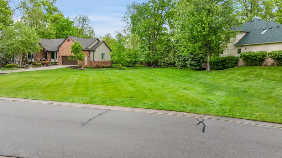 4275 Forest Valley Court, Waterford, MI 48328 - Image #3
