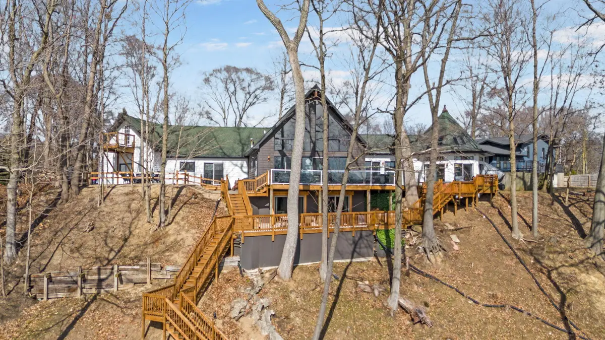 2060 S Algonquin Dr, Benton Harbor, MI 49022 - Image #1